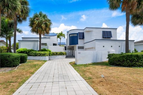 Villa ou maison à vendre à Pompano Beach, Floride: 4 chambres, 353.68 m2 № 1180589 - photo 24