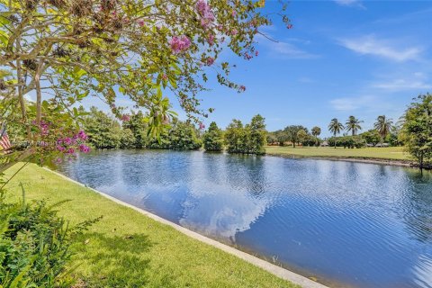 Townhouse in Plantation, Florida 3 bedrooms, 201.6 sq.m. № 1360636 - photo 17