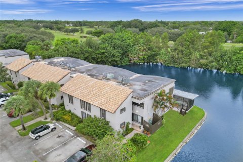 Touwnhouse à vendre à Plantation, Floride: 3 chambres, 201.6 m2 № 1360636 - photo 1