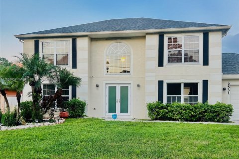 House in Port St. Lucie, Florida 4 bedrooms, 219.99 sq.m. № 1375880 - photo 8