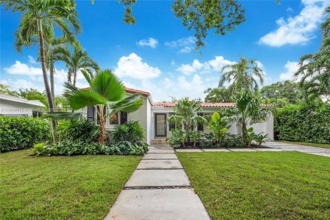 Villa ou maison à vendre à Coral Gables, Floride: 3 chambres, 176.14 m2 № 1360262 - photo 1