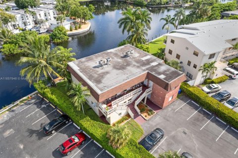 Commercial property in Fort Lauderdale, Florida № 1360237 - photo 2