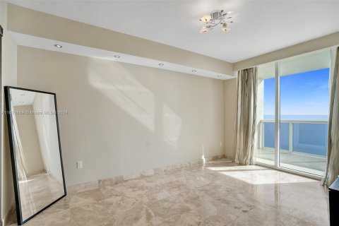 Condo in Hallandale Beach, Florida, 3 bedrooms  № 1389968 - photo 20