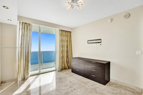 Condo in Hallandale Beach, Florida, 3 bedrooms  № 1389968 - photo 21