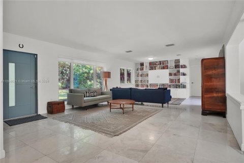 House in Coral Gables, Florida 3 bedrooms, 182 sq.m. № 1206566 - photo 17