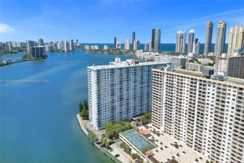 Copropriété à vendre à Sunny Isles Beach, Floride: 2 chambres, 138.24 m2 № 1206660 - photo 6