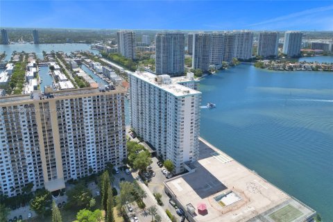 Copropriété à vendre à Sunny Isles Beach, Floride: 2 chambres, 138.24 m2 № 1206660 - photo 10