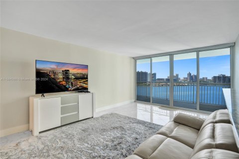 Condo in Sunny Isles Beach, Florida, 2 bedrooms  № 1206660 - photo 21