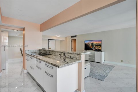 Copropriété à vendre à Sunny Isles Beach, Floride: 2 chambres, 138.24 m2 № 1206660 - photo 29