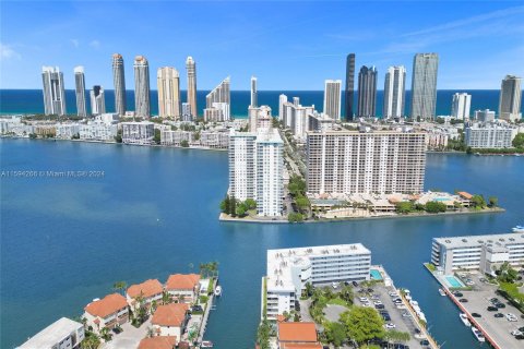 Condominio en venta en Sunny Isles Beach, Florida, 2 dormitorios, 138.24 m2 № 1206660 - foto 7