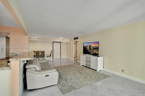 Condominio en venta en Sunny Isles Beach, Florida, 2 dormitorios, 138.24 m2 № 1206660 - foto 23