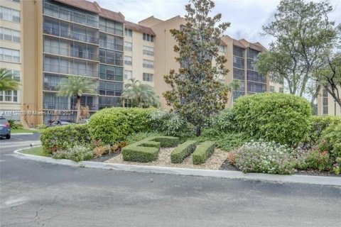 Condo in Lauderhill, Florida, 2 bedrooms  № 1347661 - photo 2