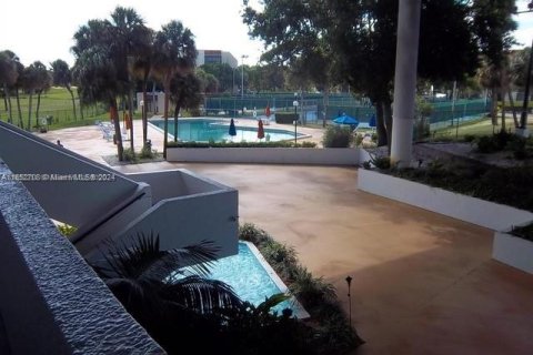 Condominio en venta en Lauderhill, Florida, 2 dormitorios, 98.48 m2 № 1347661 - foto 17