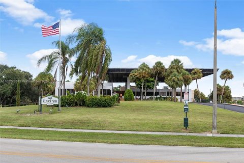 Condo in Lauderhill, Florida, 2 bedrooms  № 1347661 - photo 4