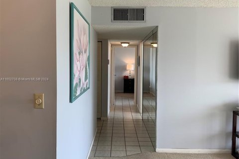 Condo in Lauderhill, Florida, 2 bedrooms  № 1347661 - photo 26