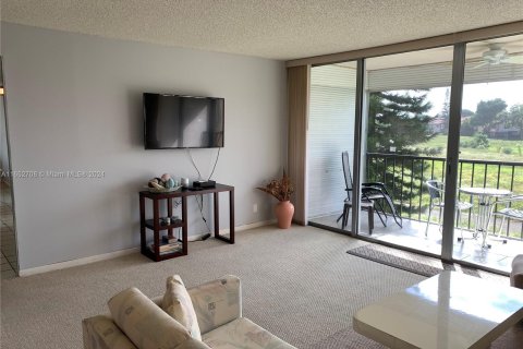 Condo in Lauderhill, Florida, 2 bedrooms  № 1347661 - photo 24