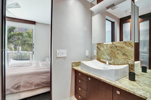 Condo in Miami Beach, Florida, 1 bedroom  № 1146802 - photo 11