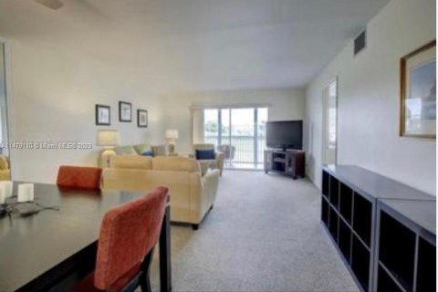 Condominio en venta en Pembroke Pines, Florida, 2 dormitorios, 110.74 m2 № 812999 - foto 7
