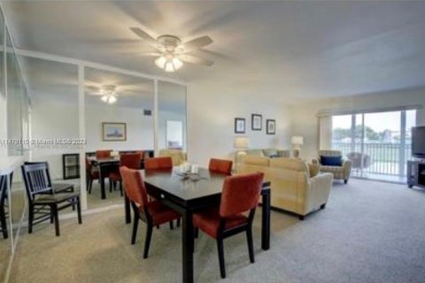 Condominio en venta en Pembroke Pines, Florida, 2 dormitorios, 110.74 m2 № 812999 - foto 10
