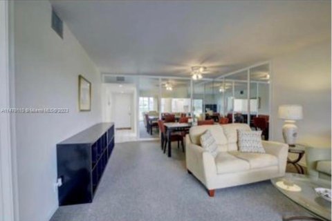 Condominio en venta en Pembroke Pines, Florida, 2 dormitorios, 110.74 m2 № 812999 - foto 6