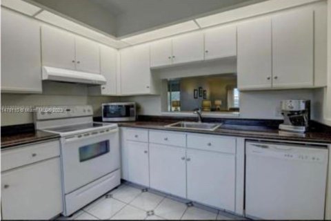 Condominio en venta en Pembroke Pines, Florida, 2 dormitorios, 110.74 m2 № 812999 - foto 12