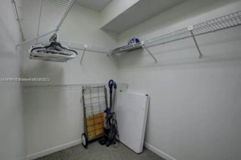 Condominio en venta en Pembroke Pines, Florida, 2 dormitorios, 110.74 m2 № 812999 - foto 25
