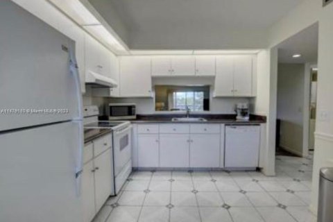 Condominio en venta en Pembroke Pines, Florida, 2 dormitorios, 110.74 m2 № 812999 - foto 14