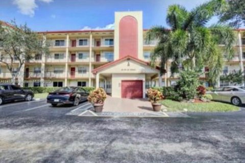 Condominio en venta en Pembroke Pines, Florida, 2 dormitorios, 110.74 m2 № 812999 - foto 1