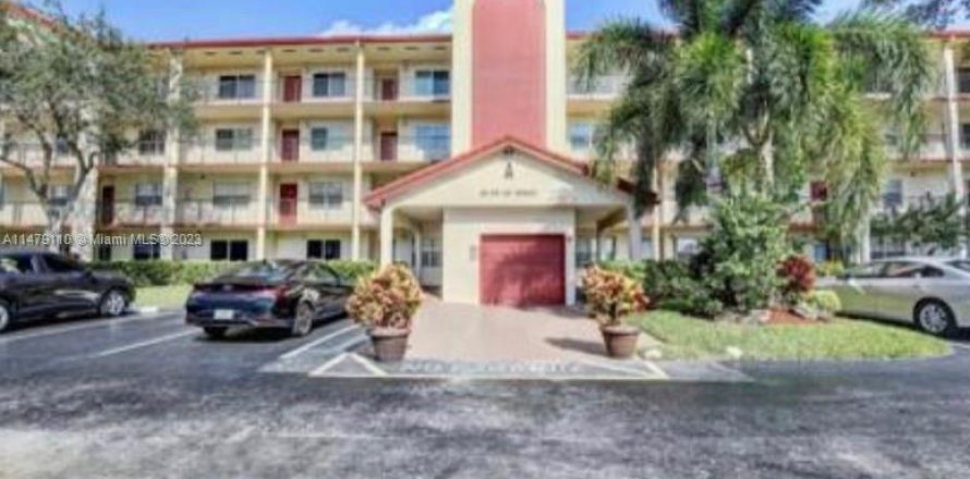 Condominio en Pembroke Pines, Florida, 2 dormitorios  № 812999