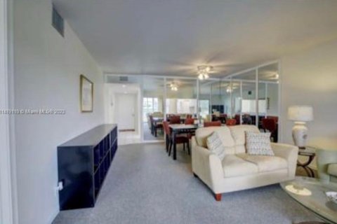 Condominio en venta en Pembroke Pines, Florida, 2 dormitorios, 110.74 m2 № 812999 - foto 4
