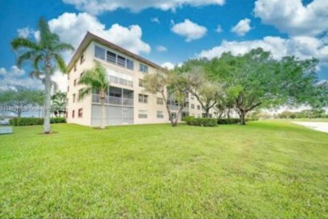 Condominio en venta en Pembroke Pines, Florida, 2 dormitorios, 110.74 m2 № 812999 - foto 2