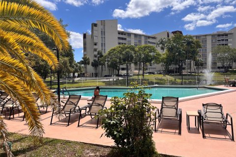 Condo in Lauderhill, Florida, 2 bedrooms  № 1093352 - photo 19