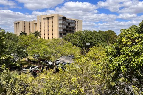 Condo in Lauderhill, Florida, 2 bedrooms  № 1093352 - photo 26