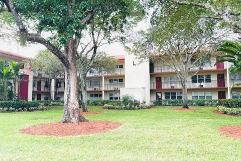 Condo in Pembroke Pines, Florida, 1 bedroom  № 932054 - photo 8