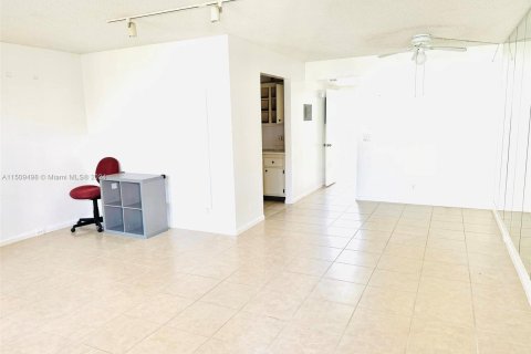 Condominio en venta en Pembroke Pines, Florida, 1 dormitorio, 75.34 m2 № 932054 - foto 10