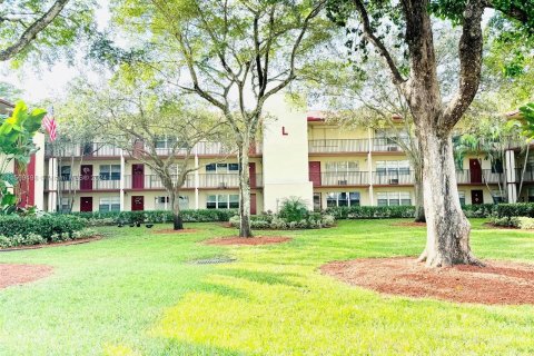 Condo in Pembroke Pines, Florida, 1 bedroom  № 932054 - photo 2