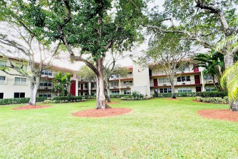 Condo in Pembroke Pines, Florida, 1 bedroom  № 932054 - photo 4