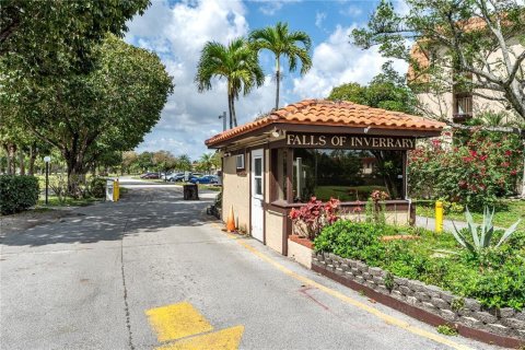 Condo in Lauderhill, Florida, 3 bedrooms  № 1142289 - photo 25