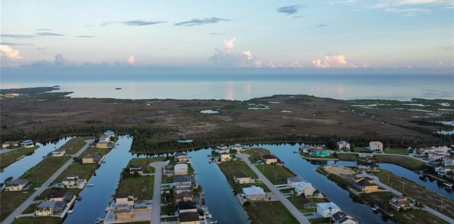 Land in Hernando Beach, Florida № 1306515