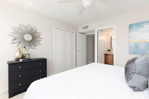 Condo in Treasure Island, Florida, 2 bedrooms  № 1359397 - photo 16