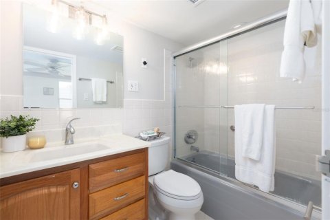 Condo in Treasure Island, Florida, 2 bedrooms  № 1359397 - photo 18