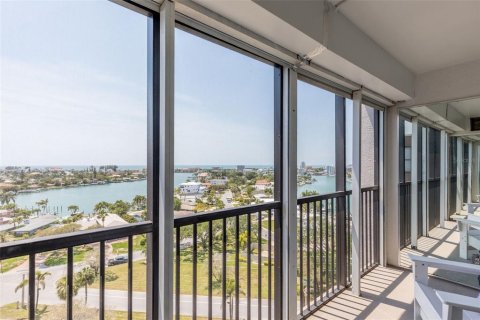 Condo in Treasure Island, Florida, 2 bedrooms  № 1359397 - photo 5