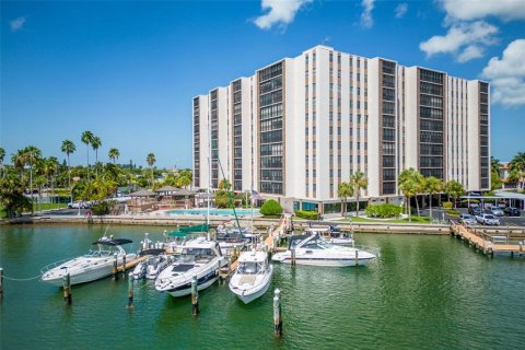 Copropriété à vendre à Treasure Island, Floride: 2 chambres, 98.01 m2 № 1359397 - photo 1