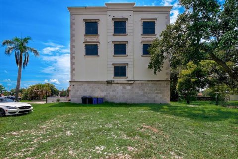 Villa ou maison à louer à Clearwater, Floride: 4 chambres, 656.45 m2 № 237968 - photo 8