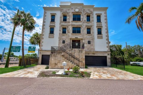 Villa ou maison à louer à Clearwater, Floride: 4 chambres, 656.45 m2 № 237968 - photo 3