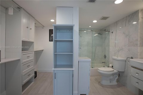 Condo in Miami Beach, Florida, 2 bedrooms  № 643066 - photo 6