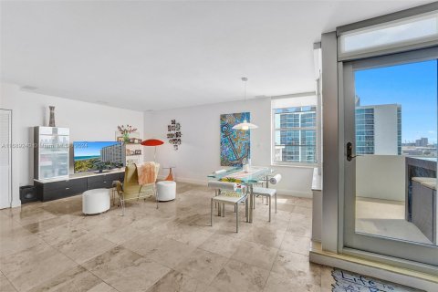 Condo in Miami Beach, Florida, 2 bedrooms  № 1431710 - photo 1