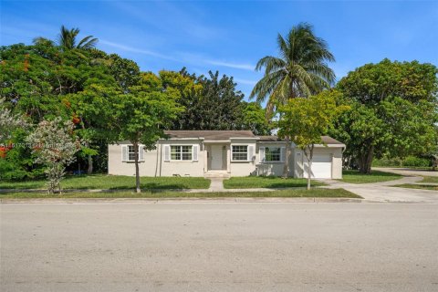 Villa ou maison à vendre à West Miami, Floride: 3 chambres, 107.21 m2 № 1238359 - photo 2