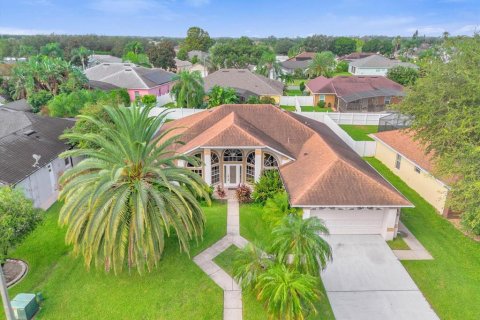 Villa ou maison à vendre à Saint Cloud, Floride: 4 chambres, 212.84 m2 № 1349651 - photo 4