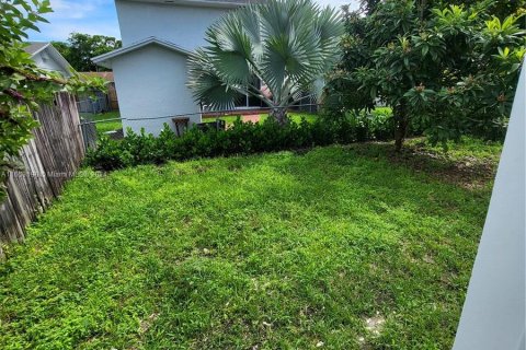 House in Cutler Bay, Florida 2 bedrooms, 218.6 sq.m. № 1351744 - photo 25